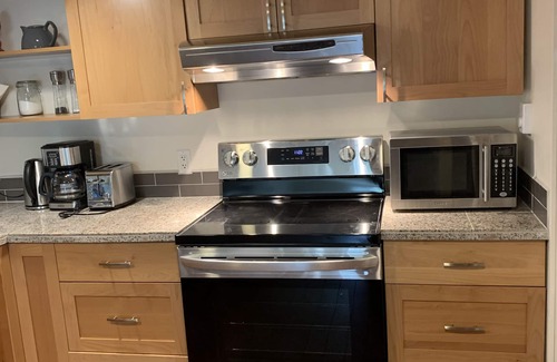 Fairfield House | Suite By The Beach in Character Home - 30 day minimum