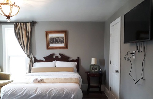 Niagara Falls House | SUITE C NIAGARA BLUES (JFK)