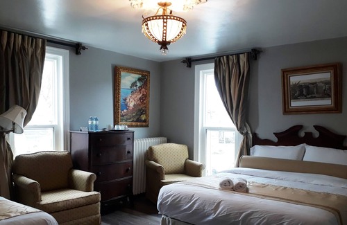 Niagara Falls House | SUITE C NIAGARA BLUES (JFK)