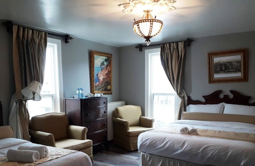 Niagara Falls House | SUITE C NIAGARA BLUES (JFK)