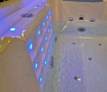 Laigneville Apartment | Suite Coquine avec jacuzzi YaoSpa60