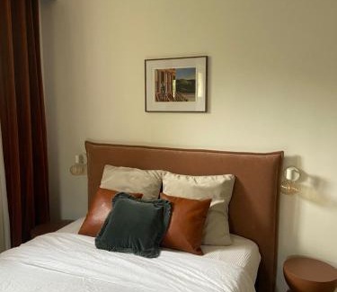 Craponne Bed & Breakfast | Suite Cosy Chambre avec espaces Salon et Salle de bain privés