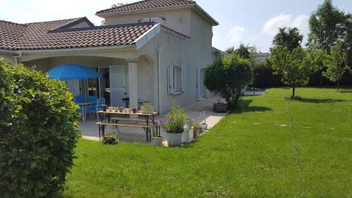 Laneuvelotte Bed & Breakfast | Suite dans villa provençale avec parking et piscine