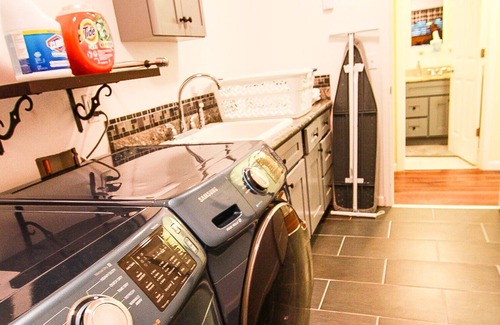 Eastside Apartment | 𝕾𝖚𝖎𝖙𝖊🎤🎧🎼♠Dome/Concerts/Comedy/Events/Shows