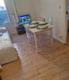 Saint-Helier Apartment | Suite Etonnant Voyageur - Gare&TNB à 100 m - 4 personnes
