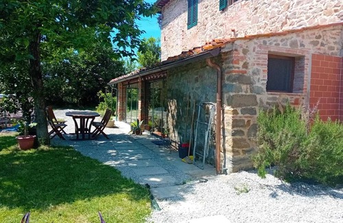 Pian di Sco Apartment | Suite in Tuscan farmhouse between Florence and Arezzo with wifi and pool
