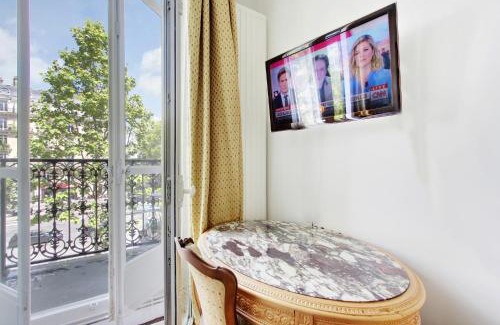 Chaillot Bed & Breakfast | Suite junior avec balcon et vue sur Arc de Triomphe
