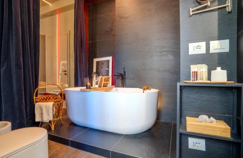 Ripamonti Corvetto Apartment | Suite Mirror - Attico con Terrazza, vicino Metro, Duomo, Fondazione Prada