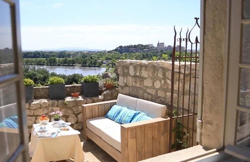 Villeneuve-les-Avignon Bed & Breakfast | Suite Pamparigouste ground floor
