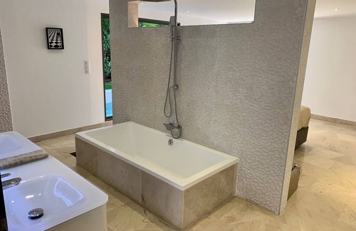 Jacou Bed & Breakfast | Suite Prestige Dans une Villa Luxueuse Avec Tout Confort et Services