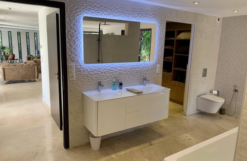 Jacou Bed & Breakfast | Suite Prestige Dans une Villa Luxueuse Avec Tout Confort et Services