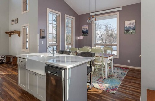 Driggs House | Suite Retreat - Walking Distance to Restaurants