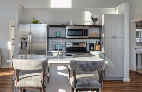 Driggs House | Suite Retreat - Walking Distance to Restaurants