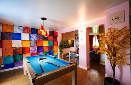 Plouay Apartment | Suite romantique et Cosy - Bretagne - Balnéo privée, fléchettes, Billard et vidéoprojecteur