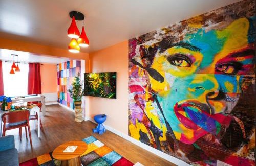 Plouay Apartment | Suite romantique et Cosy - Bretagne - Balnéo privée, fléchettes, Billard et vidéoprojecteur