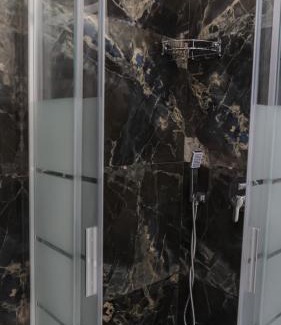 Trivolzio Apartment | Suite Sarenji