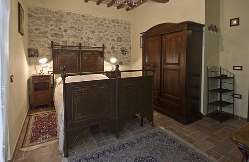 Uncinano Bed & Breakfast | SUITE TWO BEDROOM AND BATHROOM