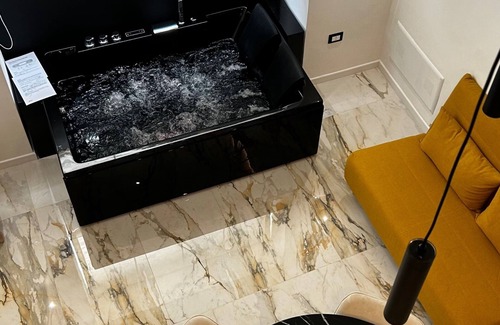 Pulsano House | Suite Visconti – Romantic Spa Suite with Private Whirlpool in Pulsano Old Town