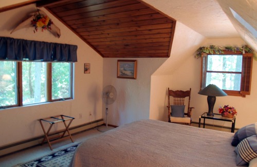Mayfield Bed & Breakfast | Suite with private sauna & Jacuzzi on Lake Dubonnet located near Traverse City