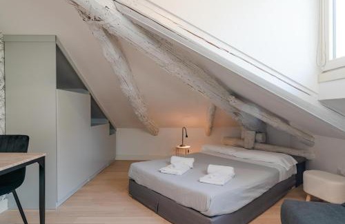 Historic Centre Apartment | Suites Mozart & Chopin by Toh Solution