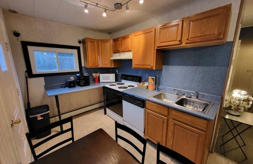 Annville House | Suites On Chocolate - The Annville Cottage