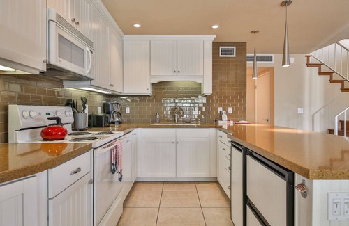 Palm Desert Condo | Summer Escape: Save 25% Now!