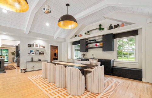 Oak Hill House | Summer Flash Sale* I Above Entertainer | Pool&Spa | Events | Pool House