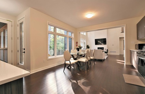 Dwight Cottage | Summer Getaway - Hot tub, Firepit, mins to Arrowhead