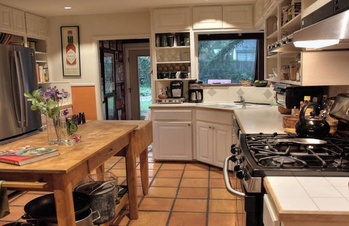 Zilker House | Summer Special!.Access to the lake, park, Barton Springs & our Stock Tank Pool