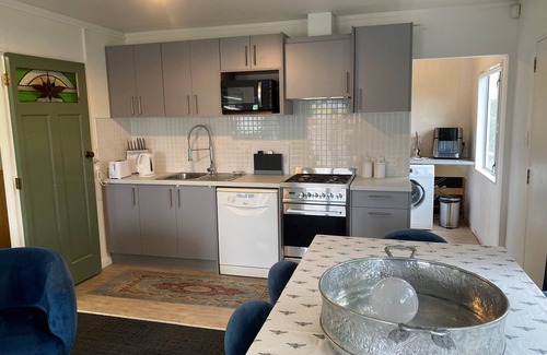 Whitianga Cottage | 'Summerville House' @ Whitianga