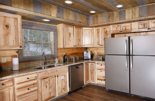 Gatlinburg - Pigeon Forge Apartment | Summit Castle~Theater~Fire Pit