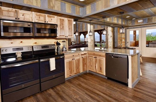 Gatlinburg - Pigeon Forge Apartment | Summit Castle~Theater~Fire Pit