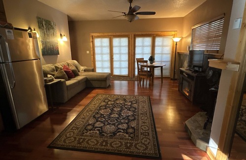 Mount Shasta House | Summit Estate large home with a Cottage.