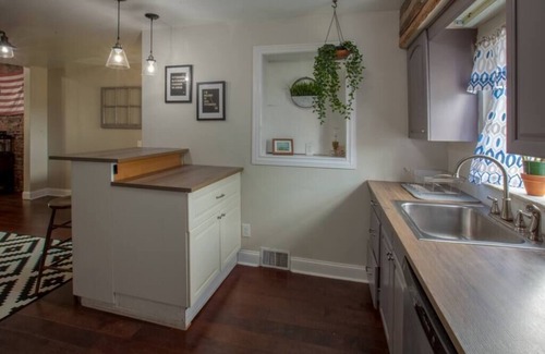 Pittsburgh Apartment | Summit Serenity Retreat – Cozy 2-Bedroom Getaway!