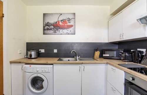 Central Aberdeen Apartment | Summit Stylish Headland Court Apartment 2 Bedroom