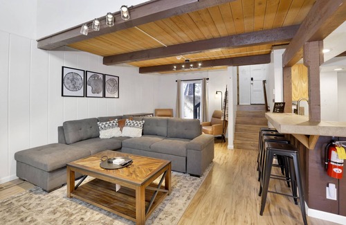 Big Bear Lake Condo | Summit View Basecamp Ski Haus Condo Big Bear Lake
