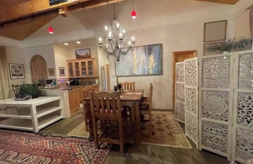 Albuquerque House | Sumptuous Corrales Oasis Approx 2.5 miles to Balloon Fiesta Park!