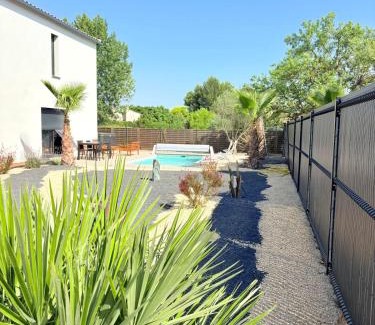 Teyran Villa | Sumptuous villa pool jacuzzi