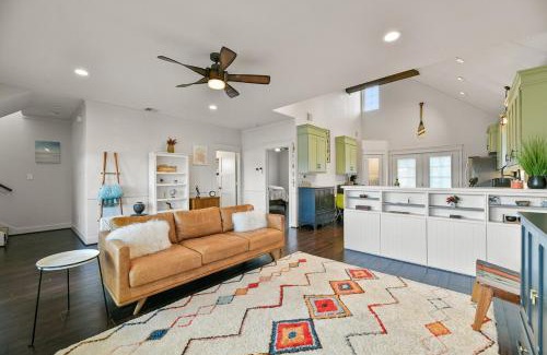 Dickinson House | Sun and Lake