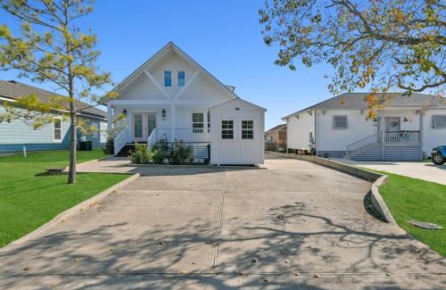 Dickinson House | Sun and Lake