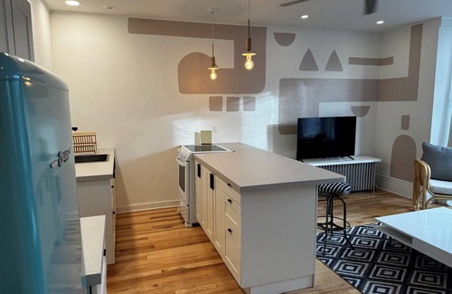 Decorah Apartment | Sun-Filled 1 Bedroom Overlooking Water Street - No Cleaning Fee