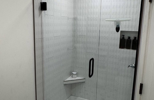 Decorah Apartment | Sun-Filled 1 Bedroom Overlooking Water Street - No Cleaning Fee