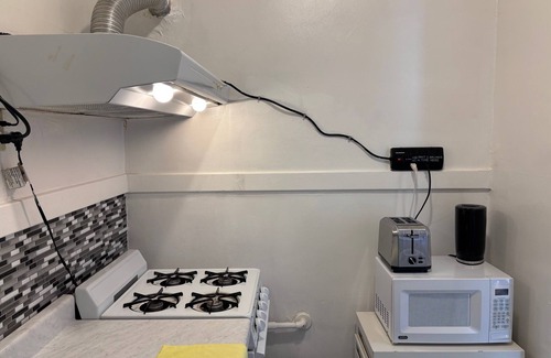 Civic Center Apartment | Sun Filled 2 Bed Room, Remote Work Haven, Ultra Fast Internet, Heart of SF