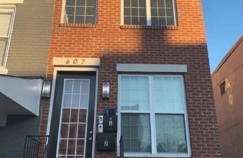 Northeast House | Sun-filled Capitol Hill home w/parking & roofdeck