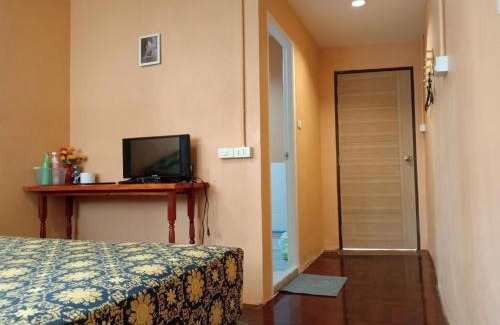 San Chao Pho Suea Hotel | Sun house BKK