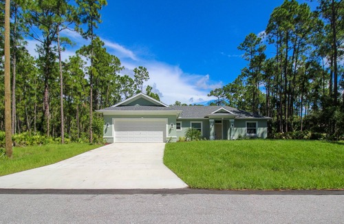 North Port House | Sun Island Escape: Magnificent 3 BR Home In North Port