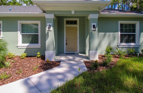 North Port House | Sun Island Escape: Magnificent 3 BR Home In North Port