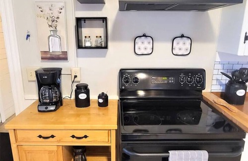 Waterville Apartment | Sun-kissed Serenity - Apt with Bonus 3-Season Room