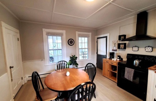 Waterville Apartment | Sun-kissed Serenity - Apt with Bonus 3-Season Room