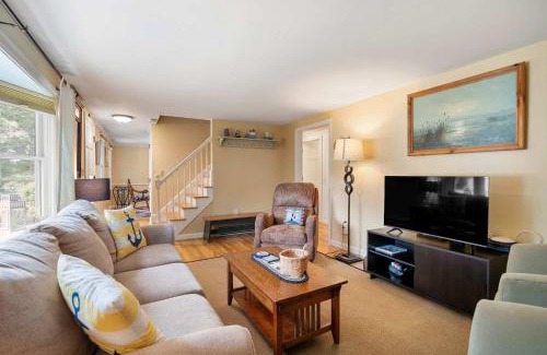 South Chatham House | Sun Room Beaches and Dog Welcome